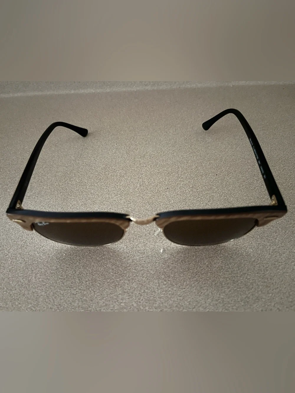 Iconic Ray-Ban Clubmaster Sunglasses in Arista/Brown  w/ Original Case